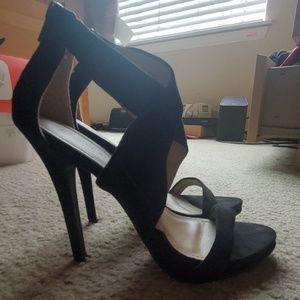 Black criss cross heels size 7.5